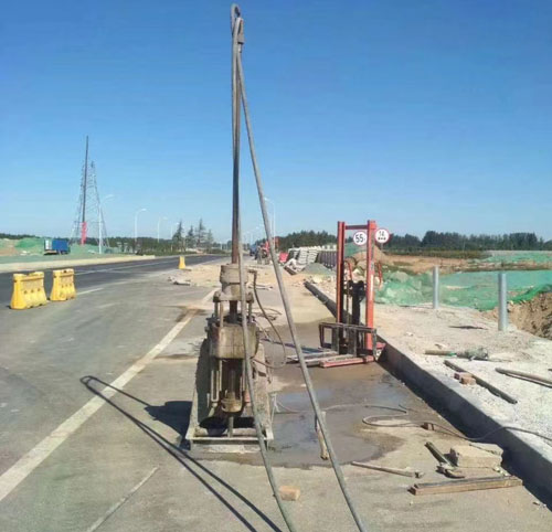 维西公路高聚物注浆加固